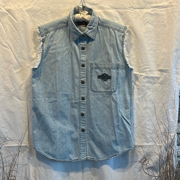 Harley-Davidson Tops - HARLEY-DAVIDSON S/M Unisex Sleeveless Denim fringe biker-core HD logo buttons